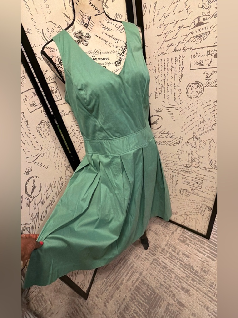 Casual Corner Mint Green Sleeveless V-Neck Midi Dress - Picture 3 of 8